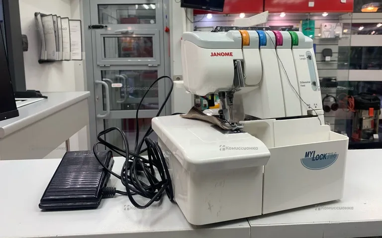 Швейная машина  Janome Mylock 784