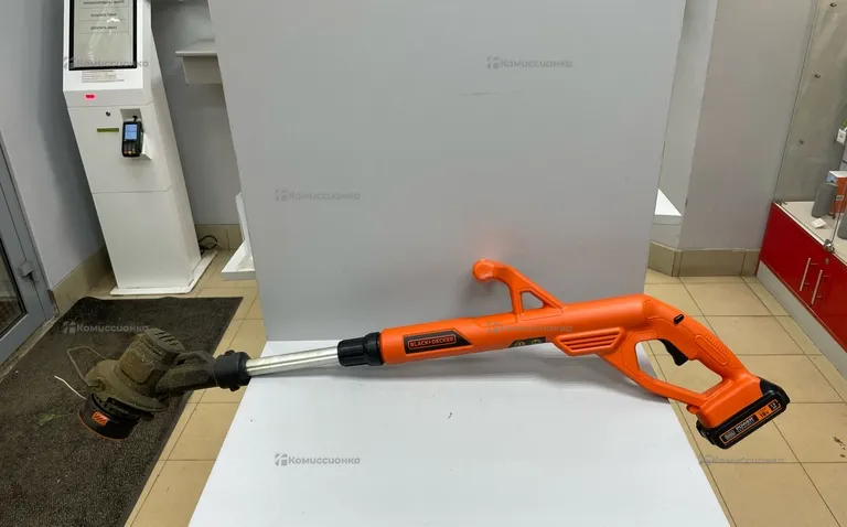 Аккумуляторный триммер Black+Decker ST1823
