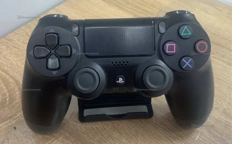 PS4. DualShock 4