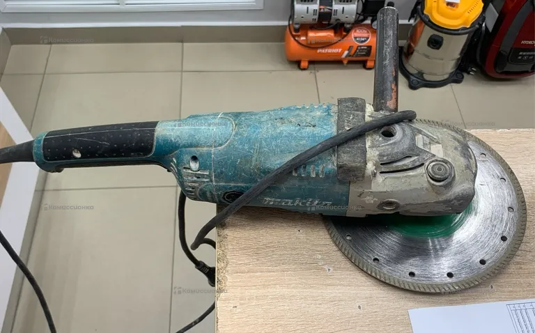 УШМ makita GA7020S