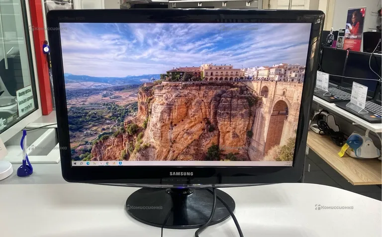 Монитор Samsung pu22ws