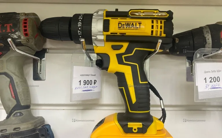 шуруповерт Dewalt