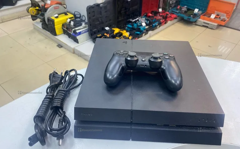 Игровая приставка PS4 Fat 500gb