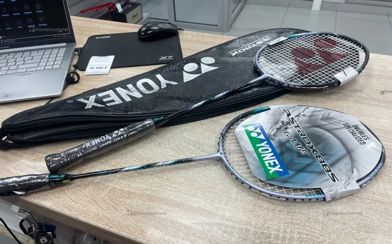 Ракетка для бадминтона yonex
