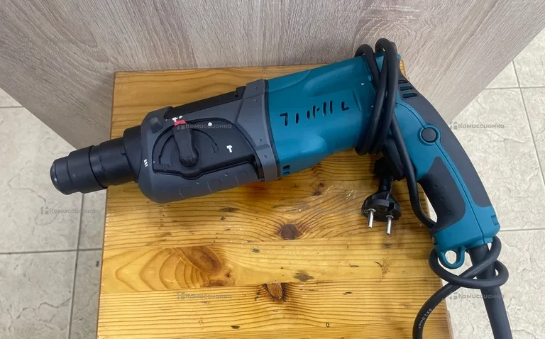 Перфоратор Makita HR2470