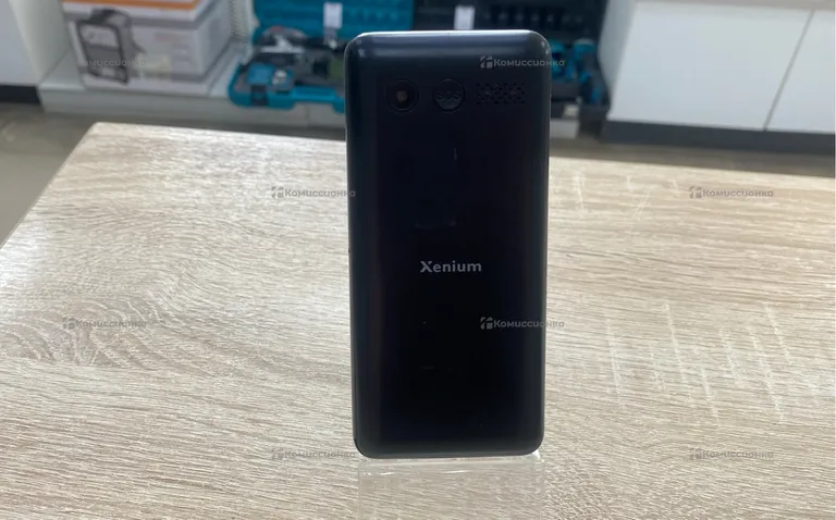 Телефон Xenium X700
