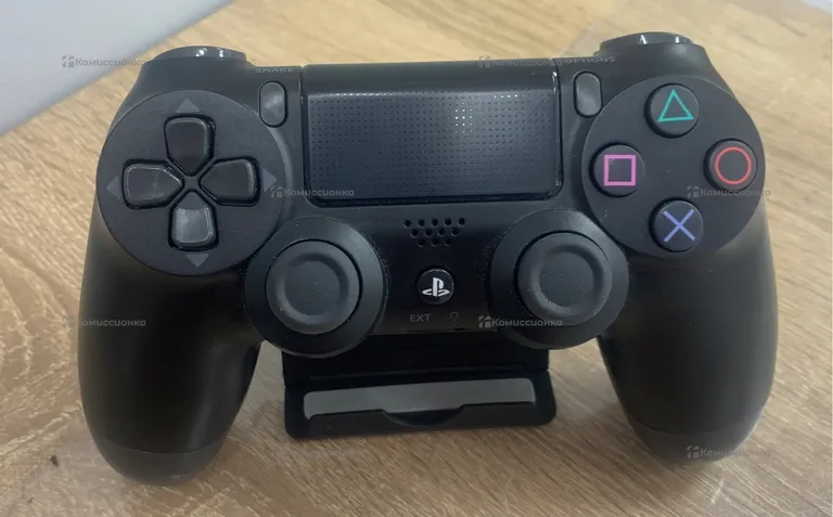 PS4. DualShock 4