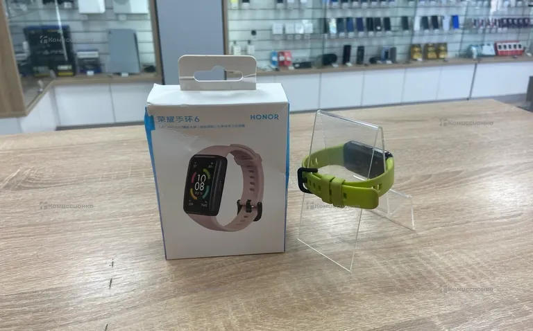 Фитнес браслет Honor Band 6