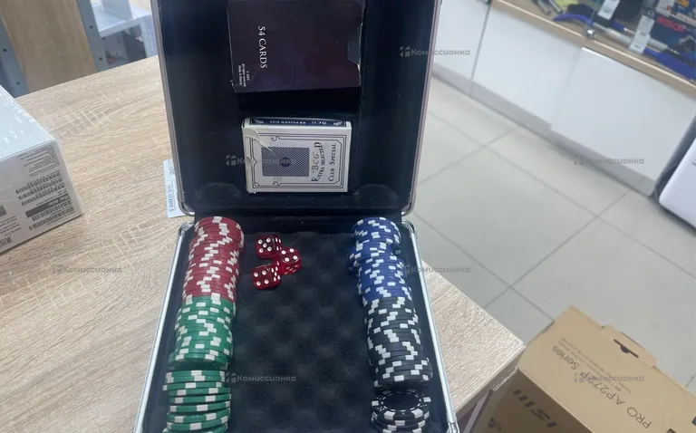 Набор для игры в покер кейс колода карт кубики и