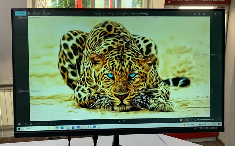 Монитор широкоформатный диагональ 24". Разъёмы VGA и HDMI,  1920x1080 FullHD