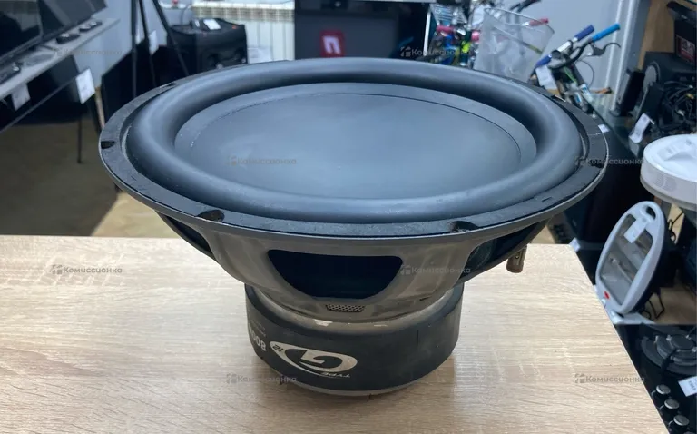 Сабвуфер  Alpine 800W Peak