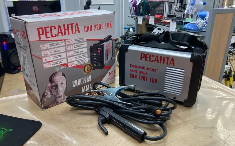 Сварочный инвертор Ресанта САИ-220Т Lux