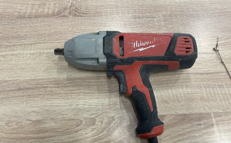 Гайковерт Milwaukee IPWE400R