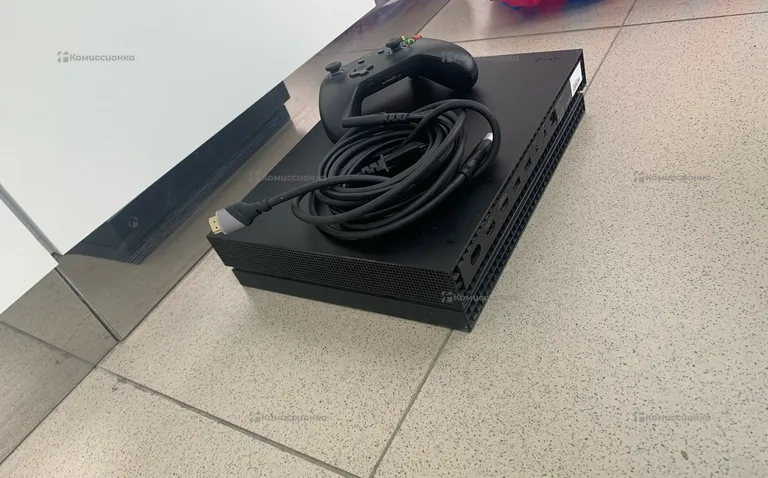 Приставка Xbox One X 1 TB