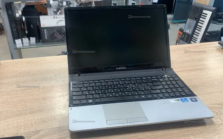 Ноутбук  Samsung 300E4A