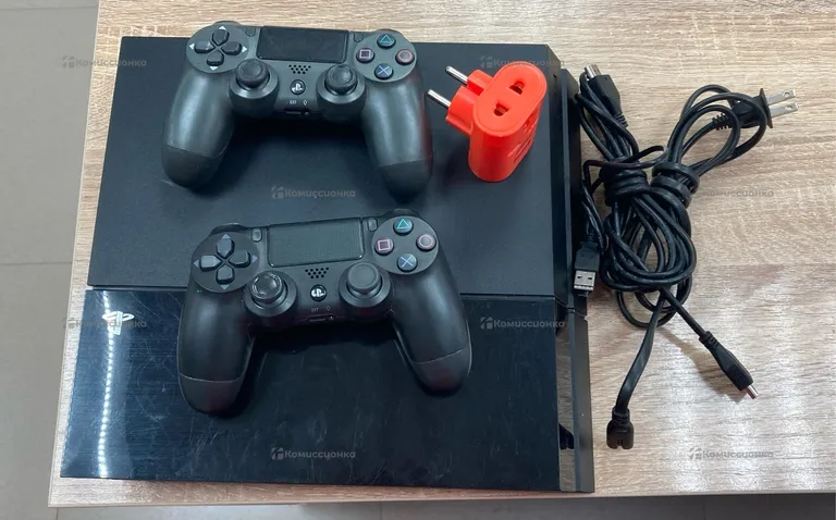 Приставка PS4. CUH-1001A