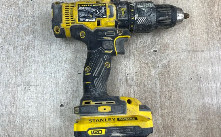 Ударная дрель-шуруповерт Stanley Fatmax SCD711C2K