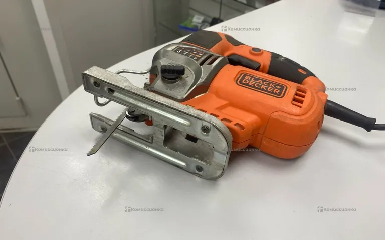Электролобзик Black Decker BES610