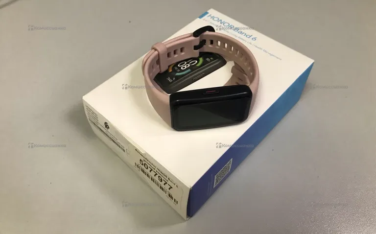 Фитнес браслет Honor Band 6