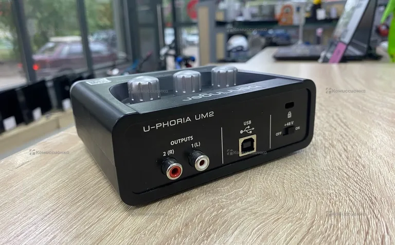 Звуковая карта BEHRINGER U-PHORIA UM2