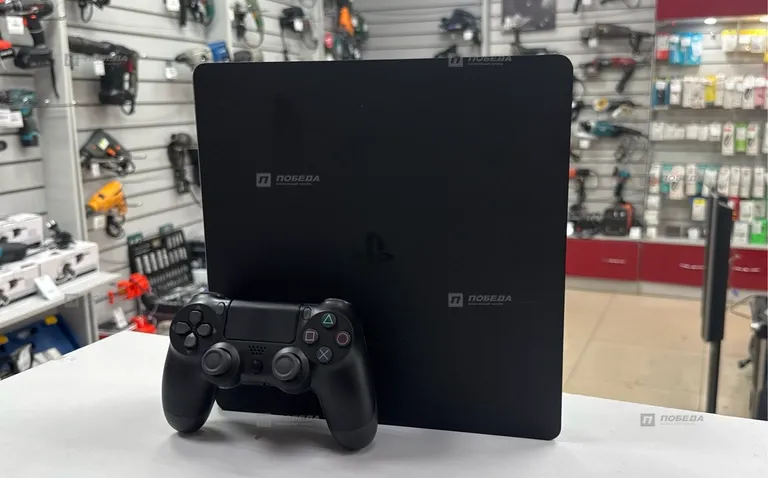 PS4 Slim 500GB.