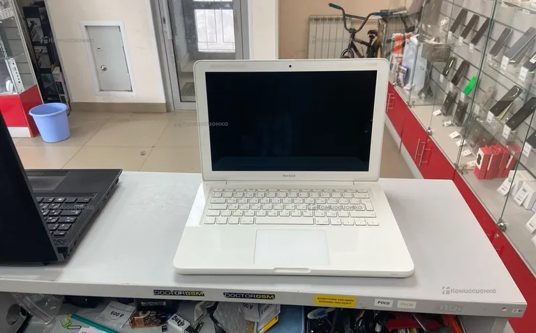 Apple Macbook 13-inch 8/128gb SSD