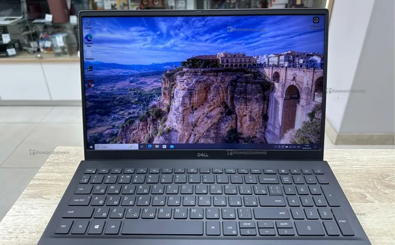 Ноутбук Dell Vostro 5502 i7-11 16/256 MX330