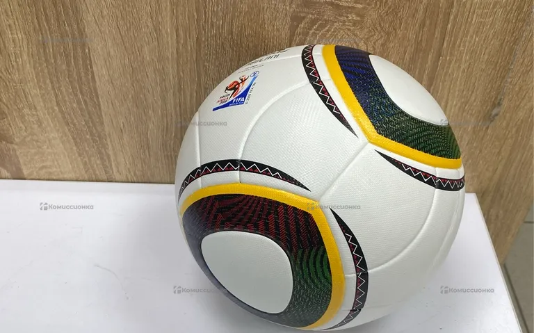 Футбольный мяч adidas 2010
