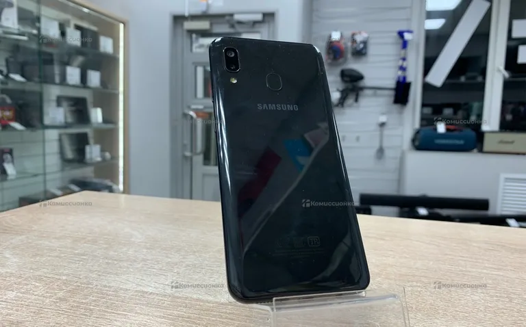 Samsung Galaxy A20 3/32 ГБ.