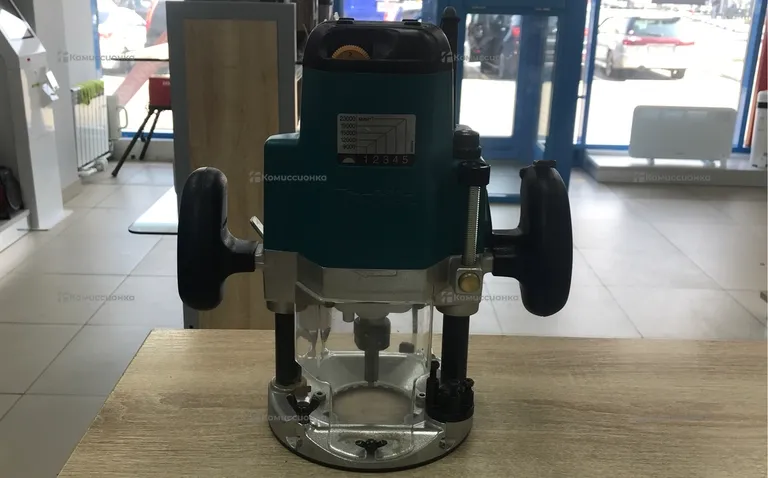 Фрезер makita 3612C