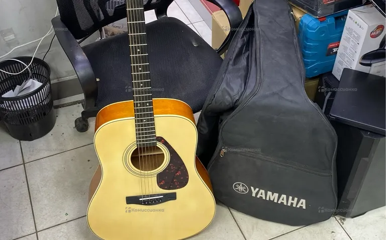Аккустическая гитара «Yamaha F-370».