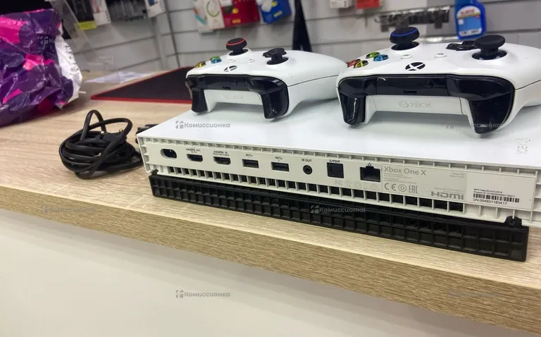 Приставка Xbox One X 1 TB
