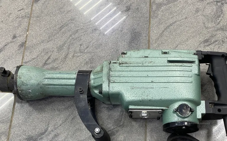 Отбойный молоток Леруа Мерлен МОЭ-1650