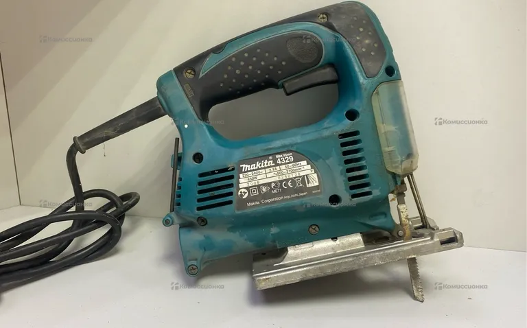Электрический лобзик Makita 4329