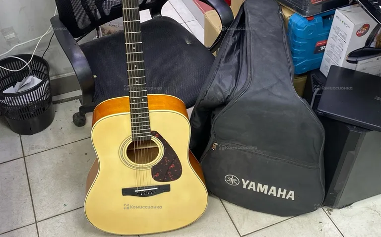 Аккустическая гитара «Yamaha F-370».