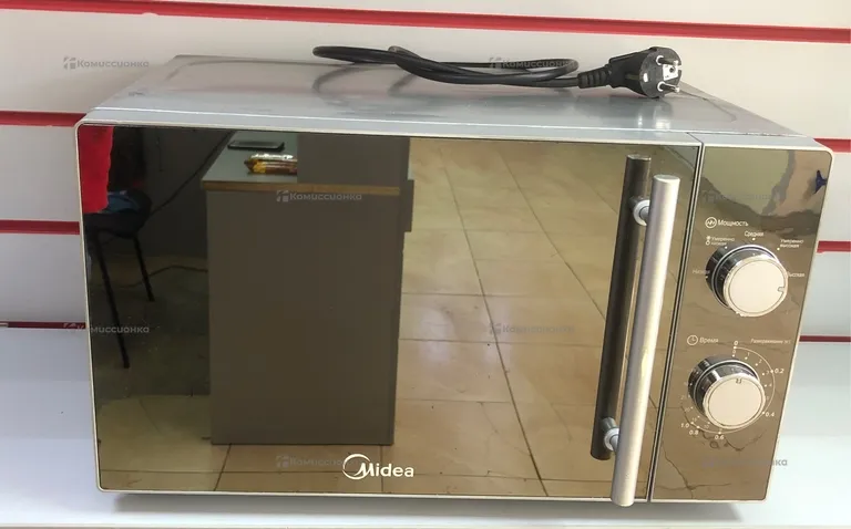 Микроволновая печь  Midea MM717CMF