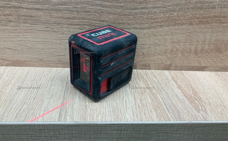Лазерный уровень Cube mini