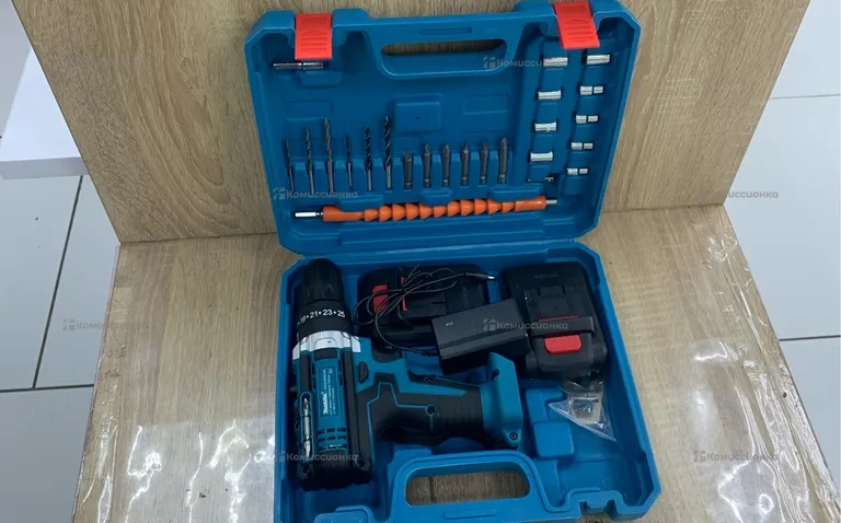 реплика шуруповерт Makita .,