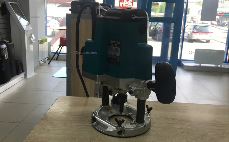 Фрезер makita 3612C
