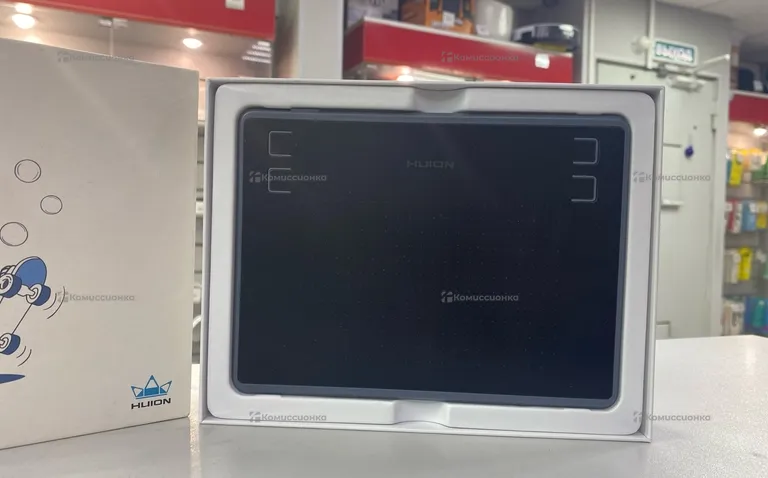 Графический планшет «Huion H430P».