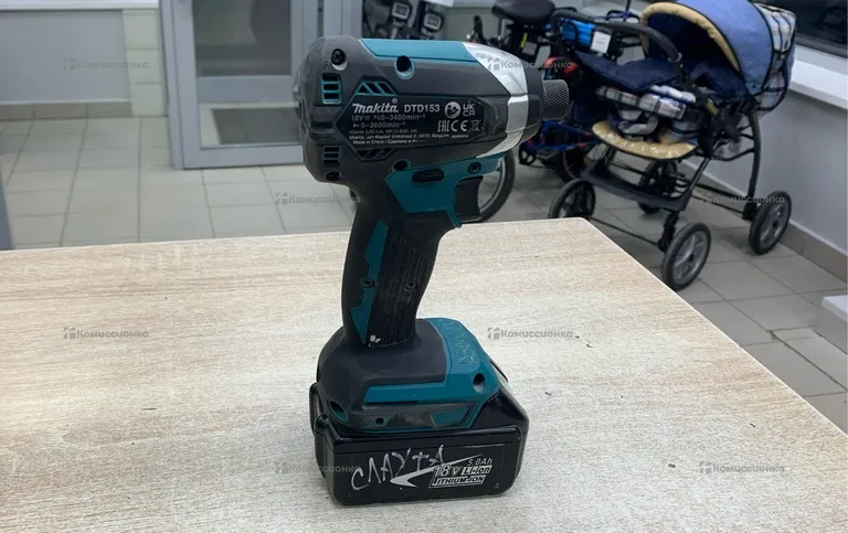 Винтоверт Makita DTD153