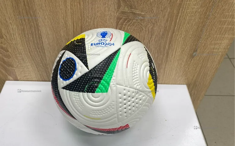 Футбольный мяч euro 2024