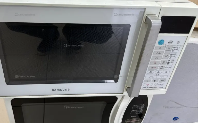 Микроволновая печь  samsung ce1110r
