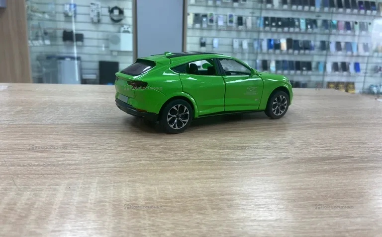 Машинка коллекционная Mustang mach e 1:24