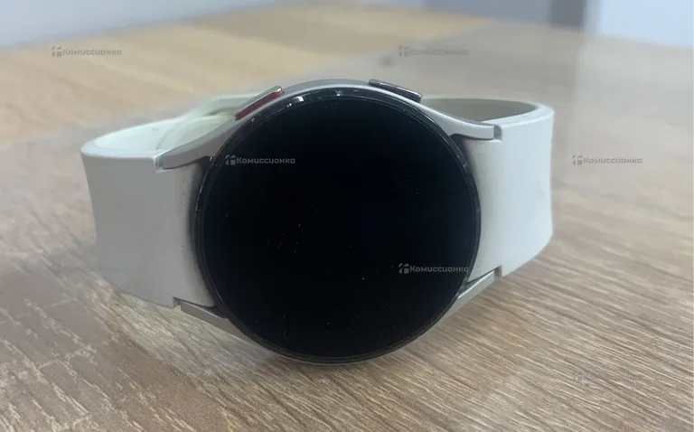 Часы  Samsung Galaxy Watch 4 40mm