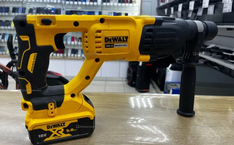 Безщеточный перфоратор Dewalt DCH133N