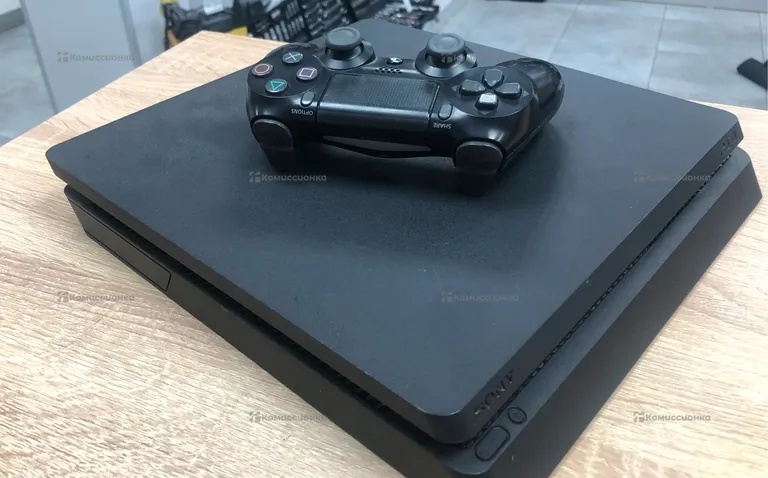 PS4. slim 1tb