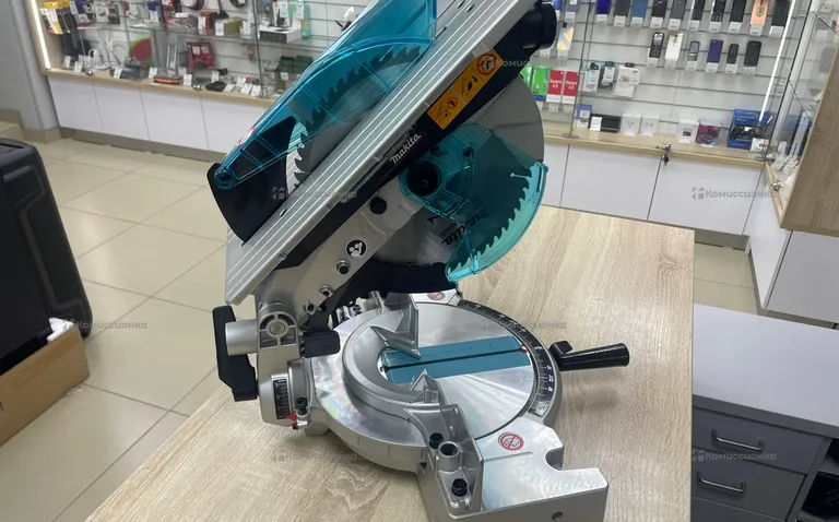 Торцовочная пила Makita LS1040FN