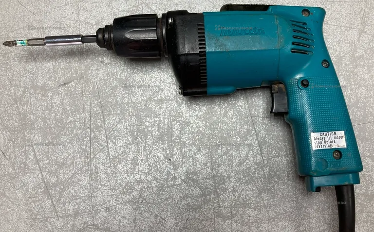 Шуруповерт makita 6822
