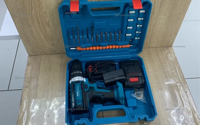 реплика шуруповерт Makita .,